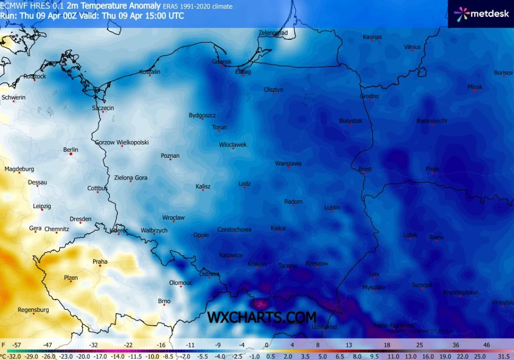 Czwartek będzie chłodny w całym kraju, a jedynie na zachodu temperatury nieznacznie przekroczą barierę 10 st. C mapa Polski i części sąsiadujących krajów pokazująca anomalię temperatury powietrza; większość centralnej i wschodniej Polski oznaczona intensywnymi odcieniami niebieskiego, symbolizującymi znaczne ochłodzenie, natomiast południowo-zachodnią część zazn...