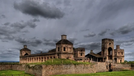 Do budowy pałacu w Polsce użyto 200 tys. kurzych jaj. "Największy w Europie"