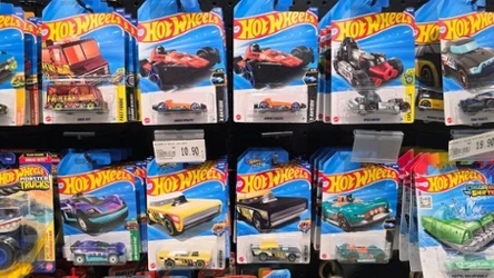 Rodzice wykupują je od rana. Hot Wheels z Biedronki znikają błyskawicznie