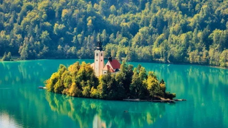 Jezioro Bled zachwyca o każdej porze roku 
