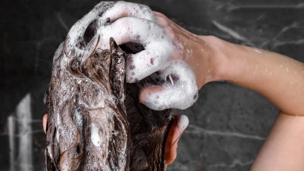 Koreanki myją włosy nawet codziennie. Jak o nie dbają, że są tak gładkie, zdrowe i błyszczące?