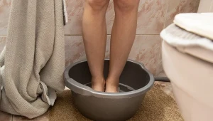 Stopy bez potu i grzybicy. Ten prosty trik z kuchni naprawdę działa