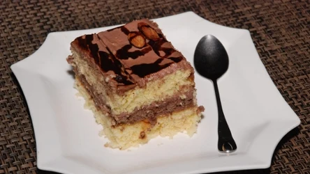 Czekoladowe ciasto z dodatkiem śliwek na rodzinne imprezy