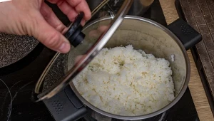 Ryż może być wartościowym urozmaiceniem diety, jednak należy zwrócić uwagę na jego sposób przygotowywania