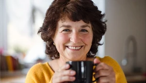 Ten napój to balsam dla jelit. Wystarczy kilka łyków dziennie