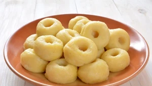 Babcia dodaje to do klusek śląskich. Wychodzą sprężyste i nie kleją się