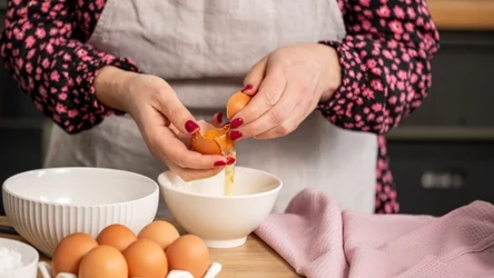 Jak wykorzystać białka jajek? Można z nich zrobić smaczną i szybką przekąskę