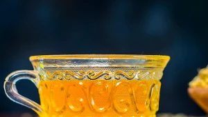 Woda jeera to napój pochodzący z ajurwedy. Wspiera trawienie i odchudzanie