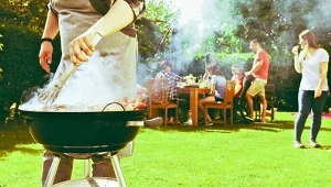 Plenerowy must-have taniej! Te produkty przydadzą się każdemu na grilla