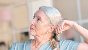 Wybór odpowiednich kolorów wpływa nie tylko na wygląd włosów, ale też na to, jak prezentuje się cera