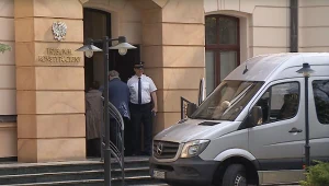Sędziowie weszli do TK. Kordon policji przed budynkiem