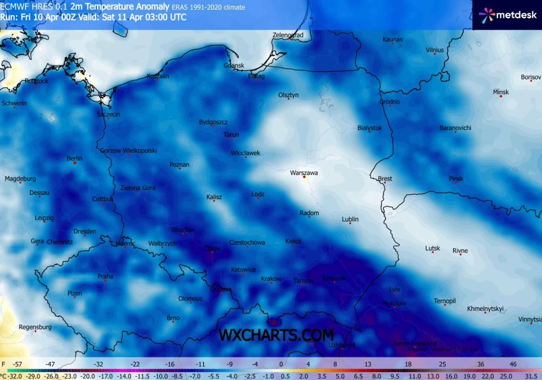 W piątek po zachodzie słońca w praktycznie w całej Polsce mogą zagościć przygruntowe przymrozki - ostrzega IMGW Mapa Europy Środkowej z zaznaczonym obszarem Polski przedstawiająca anomalię temperatury powietrza na tle wieloletniej średniej; dominuje kolor niebieski i granatowy, oznaczający niższe od normy wartości temperatury, szczególnie w centralnych, południo...