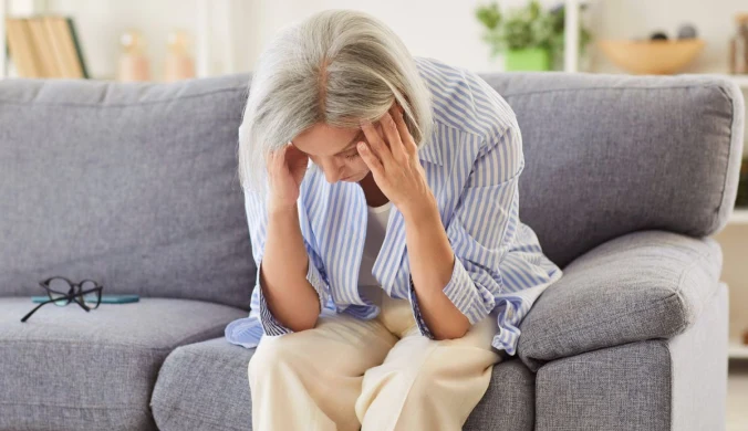 Zawroty głowy przy wstawaniu świadczą o spadkach ciśnienia. To jeden z objawów choroby Parkinsona