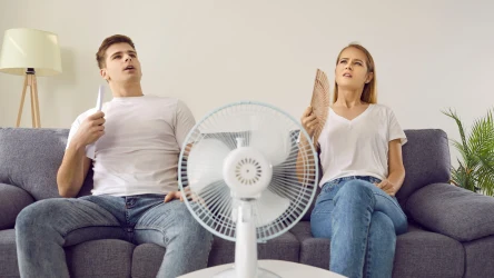 W upalne dni chętnie korzystamy z wiatraków czy wentylatorów, by się schłodzić. Warto jednak wiedzieć, co o nich mówią przesądy.