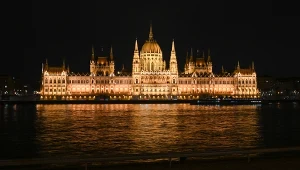 Węgry mierzą się z gospodarczymi problemami. Nawet wygrana opozycyjnej Tiszy (na zdj. parlament w Budapeszcie) nie zmieni szybko "ładu" wprowadzonego wieloletnimi rządami Orbana