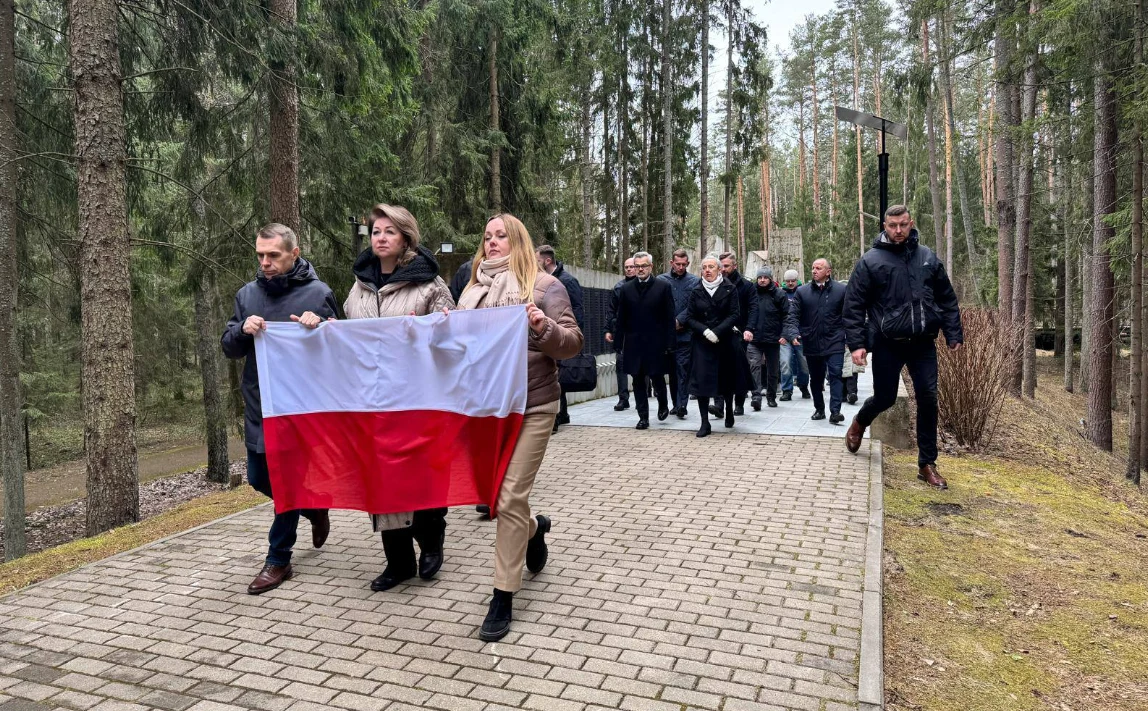 Obchody katyńskie pod znakiem prowokacji, pojawili się aktywiści Obchody 86. rocznicy zbrodni katyńskiej