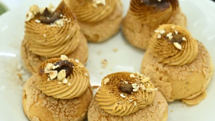 Choux au craquelin, czyli ptysie z kruszonką Karoliny Stolarskiej-Bigos