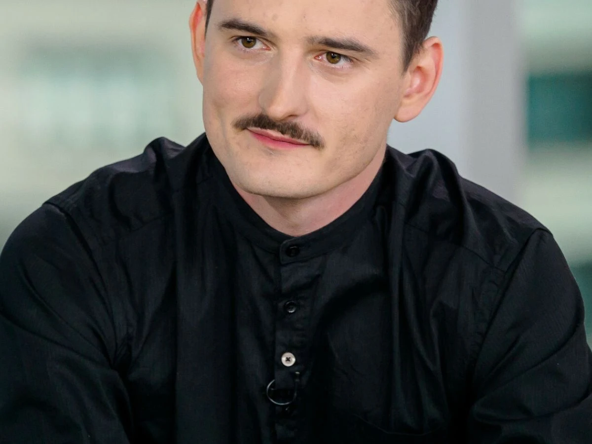 Dawid Podsiadło Dawid Posiadło w ciemnej koszuli
