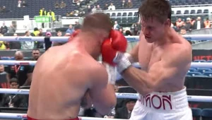 Pawel August, czyli Paweł Augustynik (z lewej) odniósł bardzo cenne zwycięstwo w Londynie