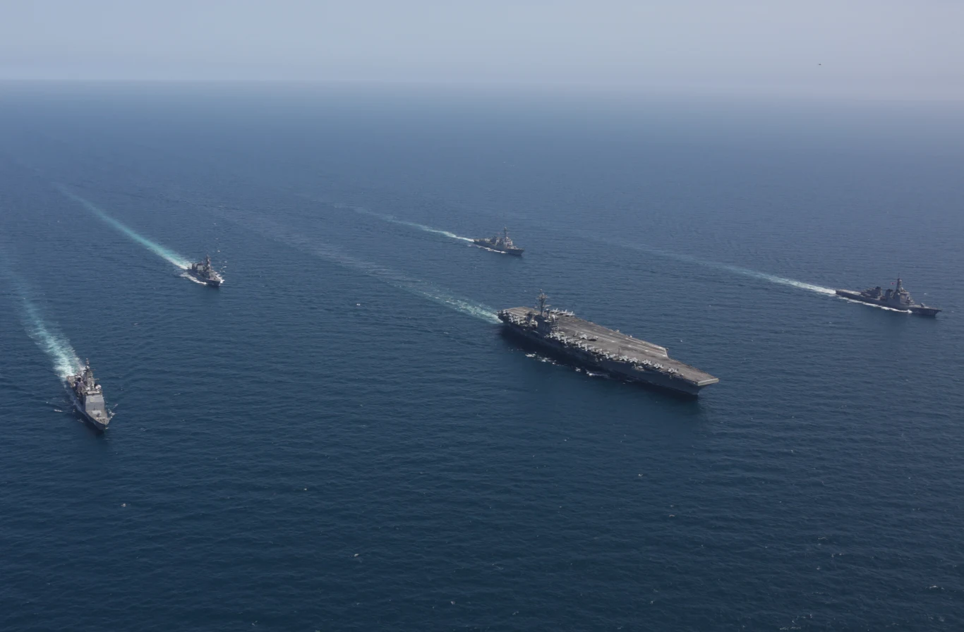 Wielka Brytania wyśle okręty do cieśniny Ormuz Okręty wojenne US Navy