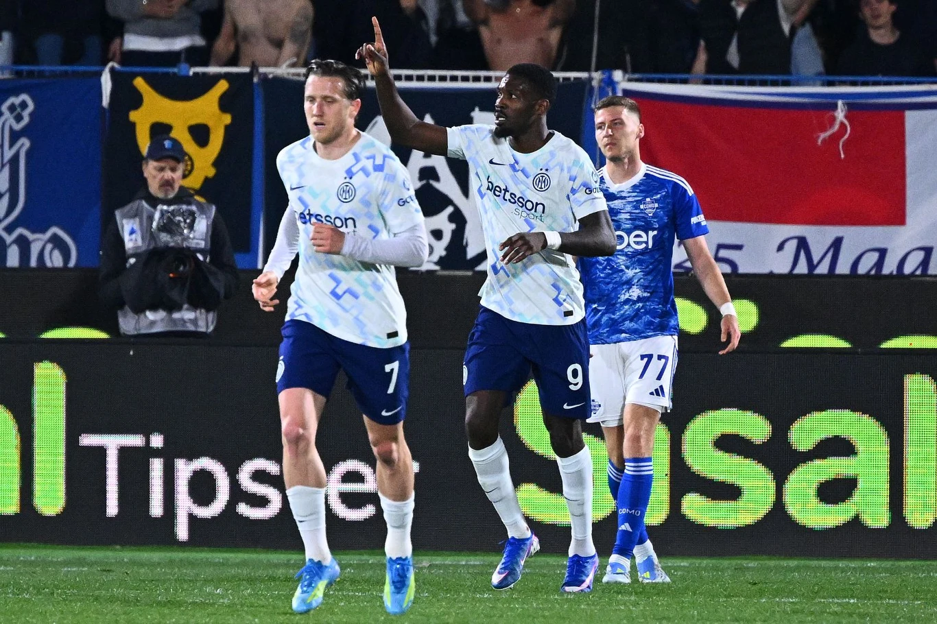 Piotr Zieliński i Marcus Thuram. Fot. Getty Images