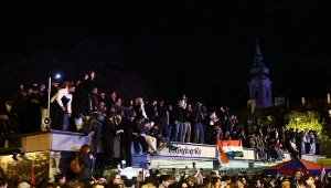 Na ulicach Budapesztu tłum wyborców świętuje zwycięstwo Tiszy