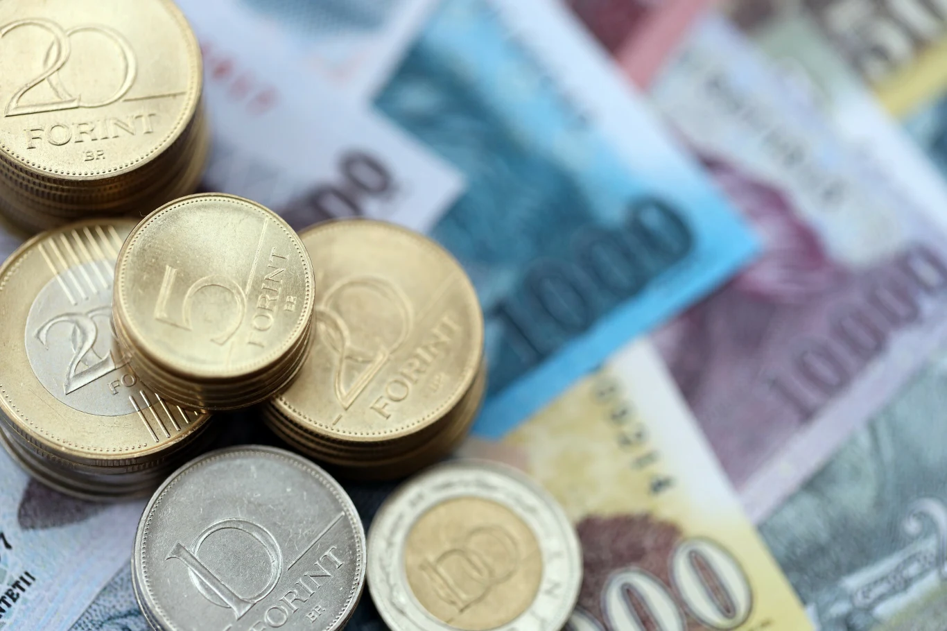 Węgierska waluta umocniła się po ogłoszeniu wyników wyborów Węgierski forint umacnia się. To reakcja na wyniki wyborów