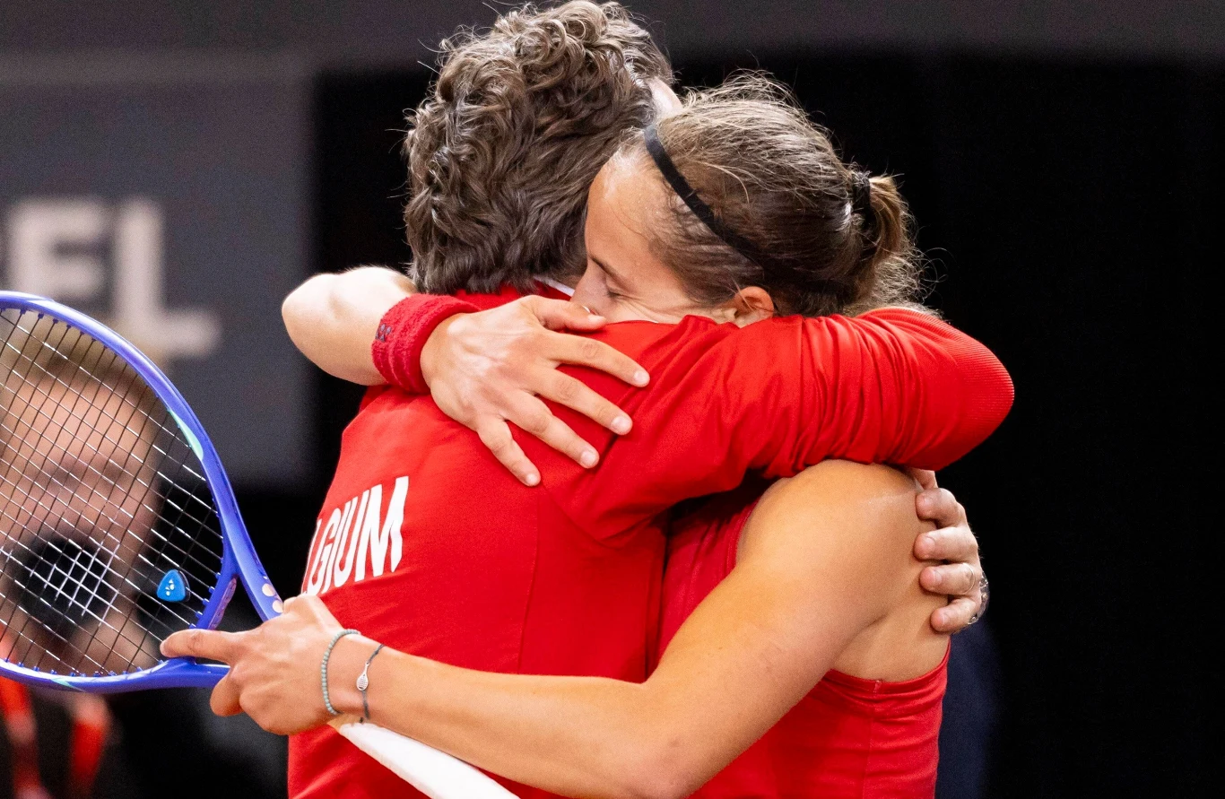 Wim Fissette i Hanne Vandewinkel celebrujący wygrany mecz Belgia - USA article cover