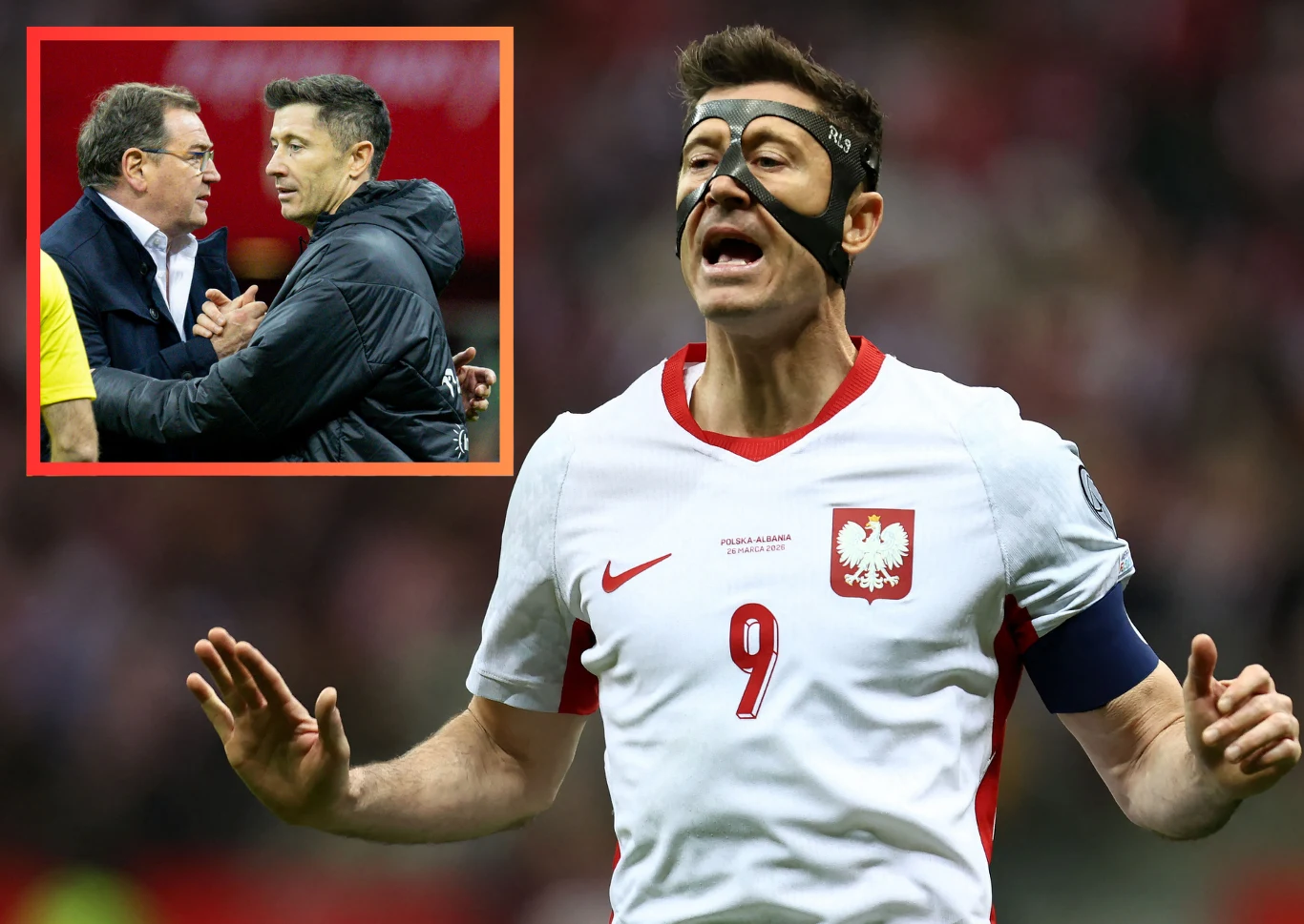 Robert Lewandowski i Jan Urban Robert Lewandowski w białej koszulce z numerem 9 i maską na twarzy, obok Jan Urban na stadionie.