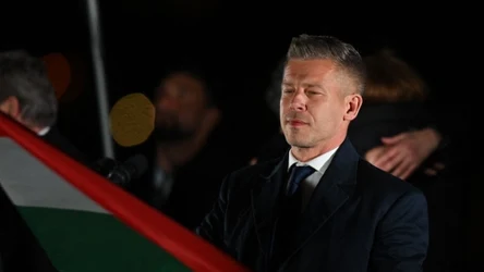 Peter Magyar w trakcie wieczoru wyborczego nad Dunajem