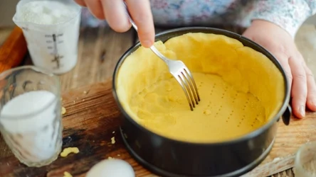 Do kruchego ciasta nie dodaję masła ani oleju. Jest delikatne i kremowe w smaku