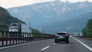 Zakaz zjazdu z autostrady w Tyrolu - przepisy i mandaty 2026.