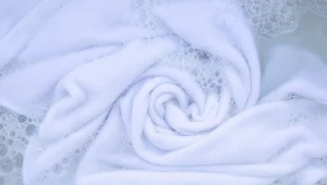 Miękkie ręczniki bez drogiej chemii. Wystarczy jeden prosty sposób