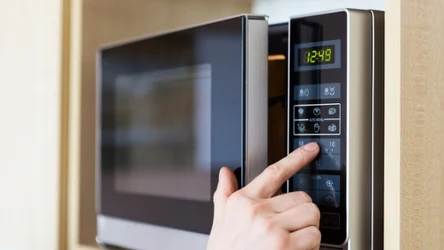 Dlaczego warto włożyć skórki z pomarańczy do mikrofali?