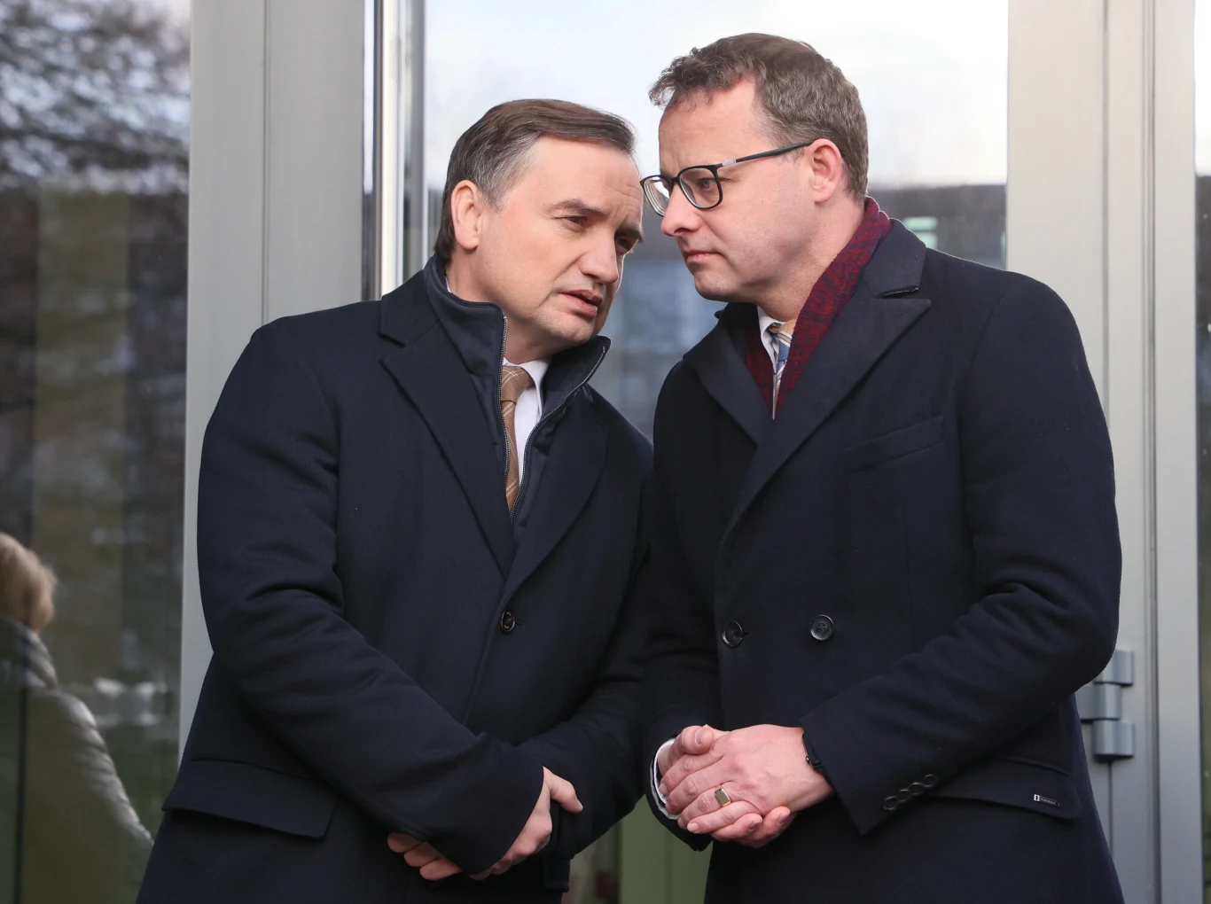 Ziobro i Romanowski natychmiast wrócą do Polski? Sprawa się komplikuje
