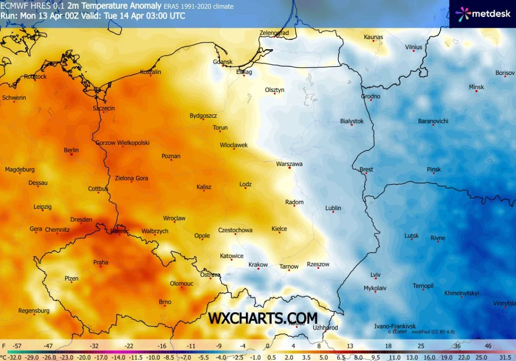 W nocy z poniedziałku na wtorek wschodnia części Polski będzie wyraźnie chłodniejsza i tam możliwe będą przymrozki do -5 stopni Mapa anomalii temperatury z wyraźnie zaznaczonym podziałem na cieplejszą zachodnią część Polski oraz chłodniejszą wschodnią, z granicą przebiegającą mniej więcej przez środek kraju; kolory przechodzą od intensywnej pomarańczy po stronie zachodniej do n...