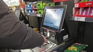 Polacy klikają w Biedronce bez zastanowienia. Pracownica z pilnym apelem