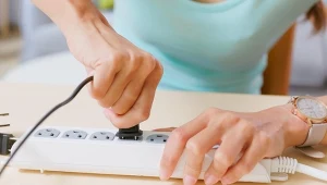 Robisz tak z przedłużaczem? To bardzo niebezpieczny nawyk