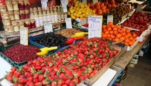 Greckie truskawki mają duże szypułki