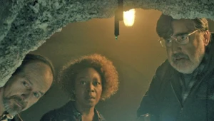 Denis O’Hare, Alfre Woodard i Alfred Molina w "The Boroughs"
