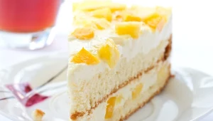 Biszkoptowe ciasto z kremem z dodatkiem ananasa 