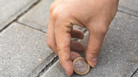 Te przedmioty znalezione na ulicy mogą sprowadzić pecha. Lepiej ich nie ruszaj