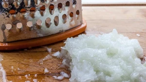 Każdy ma w domu. Pomoże podczas tarcia cebuli