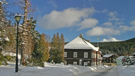 Mało znane uzdrowisko z krystalicznym powietrzem. Zachwyci nie tylko seniorów