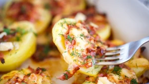 Chrupiący boczek i świeży koperek świetnie pasują do ziemniaków 