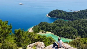 Chorwackie góry zachwycają widokami jak z pocztówki: klify, doliny i morze w tle