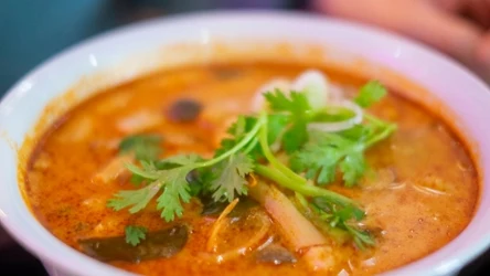 Ta zupa jest zdrowsza niż rosół. Specjał kuchni tajskiej