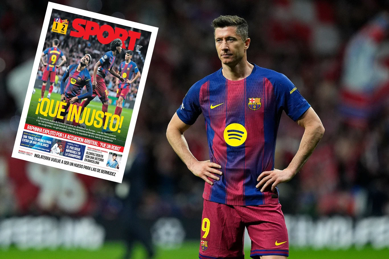 piłkarz FC Barcelony w klubowym stroju stoi na murawie z rękami na biodrach i poważnym wyrazem twarzy, na pierwszym planie widoczna okładka hiszpańskiej gazety sportowej z hasłem '¡QUÉ INJUSTO!' oraz zdjęciem grupy zawodników świętujących bramkę