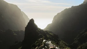 Europejskie Machu Picchu zachwyca widokami. Leży na popularnej wyspie