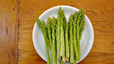 Jak gotować szparagi, żeby były smaczne i chrupiące?